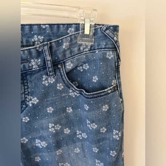 Free People Floral and Polkadot Jeans
Size: 28 
EUC - Picture 5 of 11